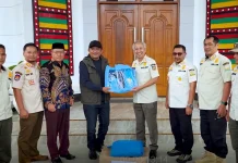 Direktur PolPP dan Linmas Kemendagri Serahkan Bantuan Bencana di Gayo Lues
