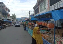 Jelang Lebaran, Pedagang Kue Kering Mulai Berjualan