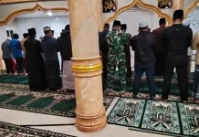 Babinsa Koramil 01/Bandar Laksanakan Sholat Subuh Berjamaah di Meunasah Miftahul