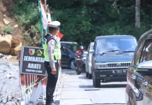 Jalur Rusak Pascabanjir, Polisi  Terapkan Sistem Buka Tutup di Jembatan Umah Besi