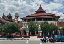 Cerita Pemudik Liburan Bermotor ke Bromo, Singgah di Masjid Baiturrahman Lasem