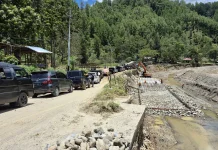 Perbaikan Jalan Amblas di Gayo Lues, Pengendara Sempat Antri