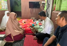 Bupati Haili Jenguk Bayi dengan Bibir Sumbing