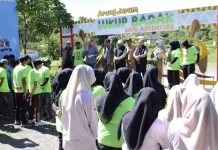 Sekda Mursyid Serahkan Penghargaan untuk Arung Jeram Lukup Badak