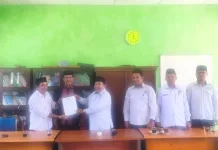 Kakankemenag Galus Saksikan Sertijab Kepsek MIN 3