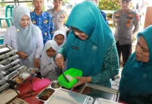 Ketua TP-PKK Bener Meriah Dampingi Penyaluran MBG 3B di Bandar