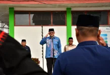 Kakankemenag Wahdi Pimpin Upacara Hardiknas 2026