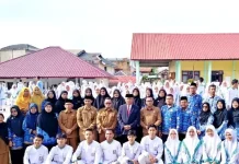 Anggota DPR RI Irmawan Pimpin Upacara Di Smansa Blangkejeren