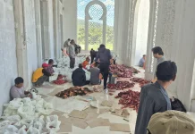 Penghuni Huntara Bener Meriah juga Dibagikan Daging Kurban