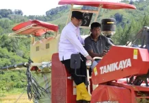 Kementan Bantu Mesin Combine unutk Aceh Tengah