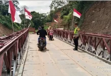 Polsek Pintu Rime Gayo Pantau Akses Jalan dan Jembatan Pasca Banjir-Longsor