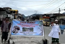 Warga Galang Dana Perbaikan Jalan Nasional Bireuen–Takengon  Kawasan Enang Enang