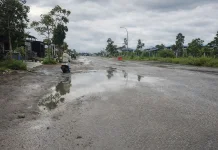Jalan Depan Terminal Paya Ilang Takengon Becek, Warga Minta Pemerintah Bertindak
