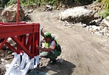 Antisipasi Kerusakan Dini, Babinsa Koramil 03/TG Tinjau Jembatan Bailey