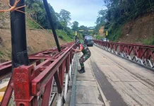 Pastikan Jembatan Bailey  Aman, Babinsa Koramil 04/PRG Rutin Laksanakan Patroli