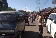 Polsek Wih Pesam Intensifkan Patroli dan Pengaturan Lalu Lintas di Pasar Tumpah