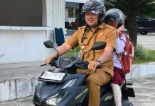 Bupati Gayo Lues Antar Anak di Hari Pertama Sekolah