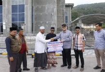Bupati Tagore Salurkan Bantuan Mentan untuk Pembangunan Masjid
