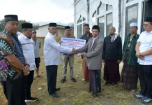 Wabup Bener Meriah Salurkan Bantuan Perbaikan Masjid dari Mentan RI