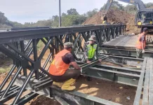TNI dan Warga Kebut Pembangunan Jembatan Bailey Bale Musara