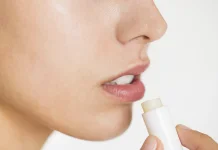 Jangan Asal Pakai Lip Balm, Bisa Jadi Bibir Makin Kering