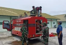 Damkar Bener Meriah Latih Personel Kodim 0119/BM Operasikan Mobil Tangki Air TNI AD