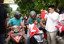 Warga Aceh Tengah Antusias Sambut Pembagian Bendera Merah Putih