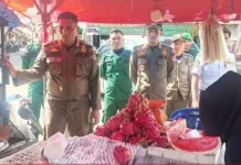 Satpol PP Gayo Lues Tertibkan PKL di Kawasan Tugu Kota Blangkejeren