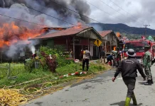 Polsek Jagong Jeget Bantu Padamkan Kebakaran di Kawasan Pasar Jagong Jeget