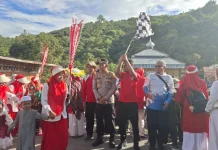 Semarak HUT RI, Seribuan Pelajar Meriahkan Karnaval di Wih Pesam