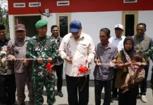 Bupati Bener Meriah Serahkan Bantuan Bedah Rumah kepada Masyarakat Kurang Mampu