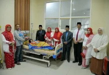 Lahir Tepat di HUT RI, Sekda Bener Meriah Beri Hadiah