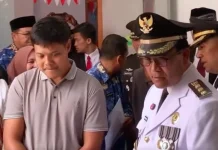Bupati Haili Serahkan Adminduk untuk Bayi yang Lahir di 17 Agustus