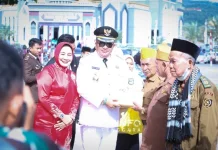 Fakhry Serahkan 32 Bingkisan kepada Veteran Pada Upacara Peringatan HUT ke 81 RI