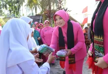 Ketua Bhayangkari Daerah Aceh Tinjau Penampungan Air Bersih di Syiah Utama