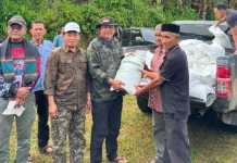 Tembus Desa Terpencil Lesten, Bupati Gayo Lues Salurkan Bantuan Pangan