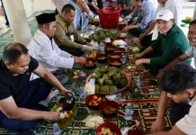Wagub Aceh Hadiri Kenduri Maulid di Kayee Jatoe, Tradisi Bungkus Daun Tetap Terjaga