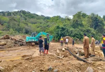 Polres Aceh Tengah Kawal Pembersihan Tanah Longsor Takengon-Celala