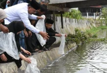 Wabup Muchsin Tebar 50 Ribu Benih Ikan Nila