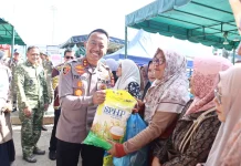 Kapolres Aceh Tengah Dukung Bazar Murah TNI