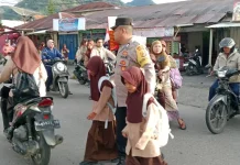Polsek Bukit Gelar Strong Point di Depan MIN 1 Bener Meriah
