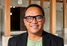 Imam Besar Dunia dan Imam Kecil di Kampung