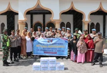 Sambut Hari Jadi, Propam Polres Bener Meriah Salurkan Bansos untuk Warga dan Lansia