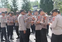 Antisipasi Penyalahgunaan Medsos, PJU Polres Bener Meriah Periksa HP Personil