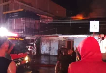 Dua Rumah Lantai Dua Terbakar di Kampung Kemili Bebesen