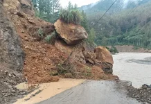 Longsor Agusen Berhasil Disingkirkan, Kini Giliran Jalan Ketukah Longsor