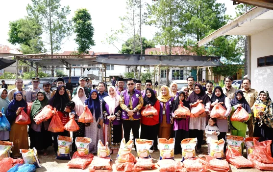 Pasar Murah di Atu Lintang Diserbu Warga Setempat