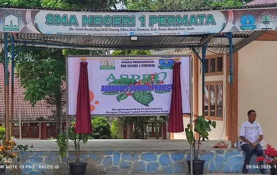 SMA Negeri 1 Permata Launching Agrokopi School Project