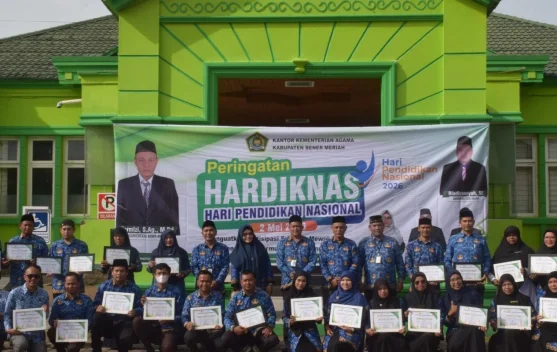 Kemenag BM Peringati Hardiknas 2026