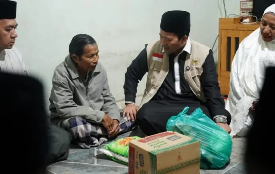 Program Ahad Berkah Kembali Santuni 20 Fakir Miskin di Takengon Timur